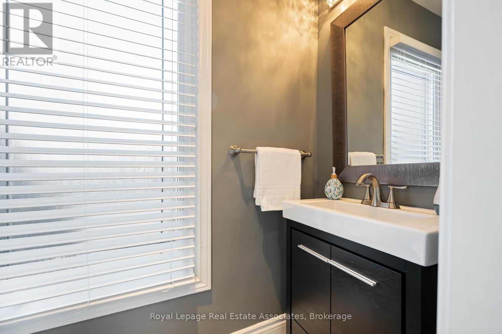 133 Mayla Drive, Oakville, Ontario  L6H 3S6 - Photo 19 - W12873202