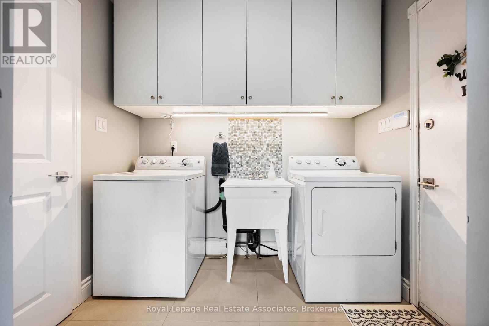 133 Mayla Drive, Oakville, Ontario  L6H 3S6 - Photo 21 - W12873202