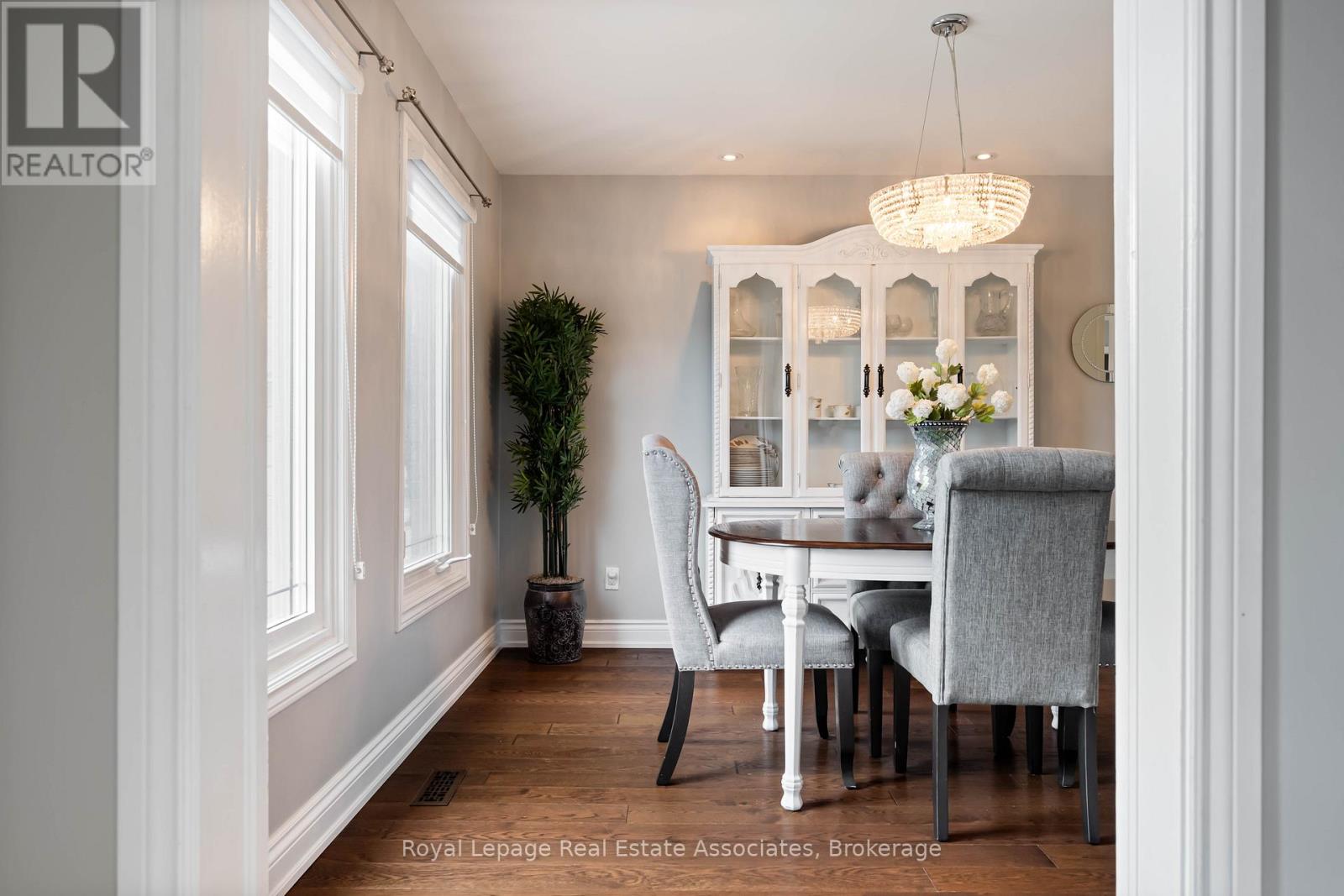 133 Mayla Drive, Oakville, Ontario  L6H 3S6 - Photo 22 - W12873202