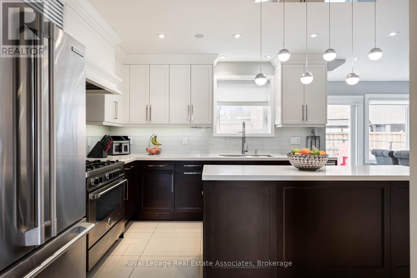 133 Mayla Drive, Oakville, Ontario  L6H 3S6 - Photo 24 - W12873202