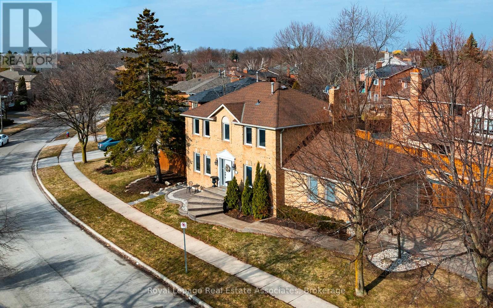 133 Mayla Drive, Oakville, Ontario  L6H 3S6 - Photo 3 - W12873202