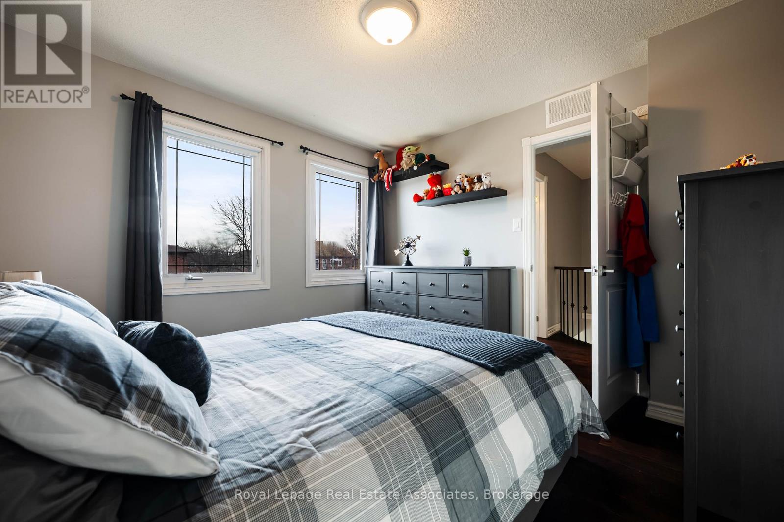 133 Mayla Drive, Oakville, Ontario  L6H 3S6 - Photo 34 - W12873202