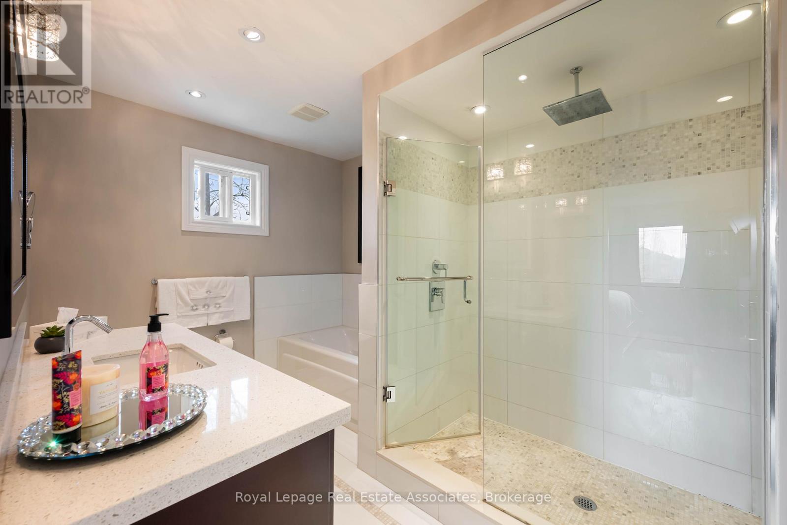 133 Mayla Drive, Oakville, Ontario  L6H 3S6 - Photo 40 - W12873202