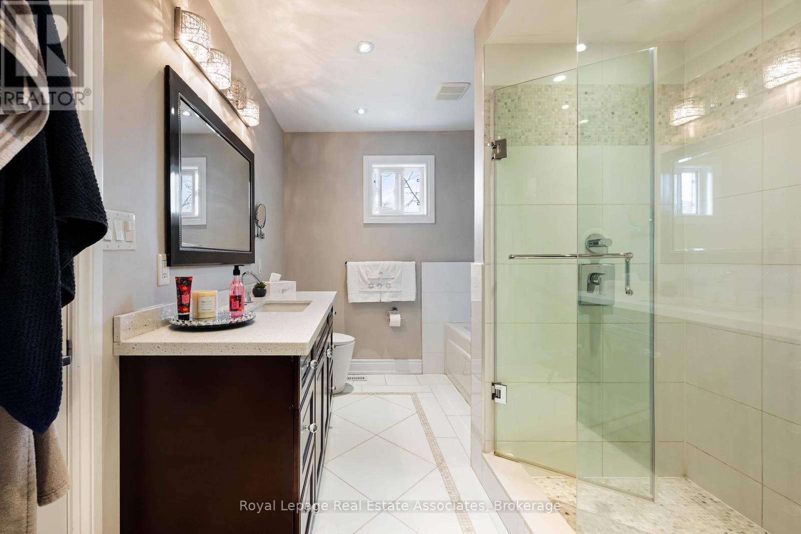 133 Mayla Drive, Oakville, Ontario  L6H 3S6 - Photo 41 - W12873202