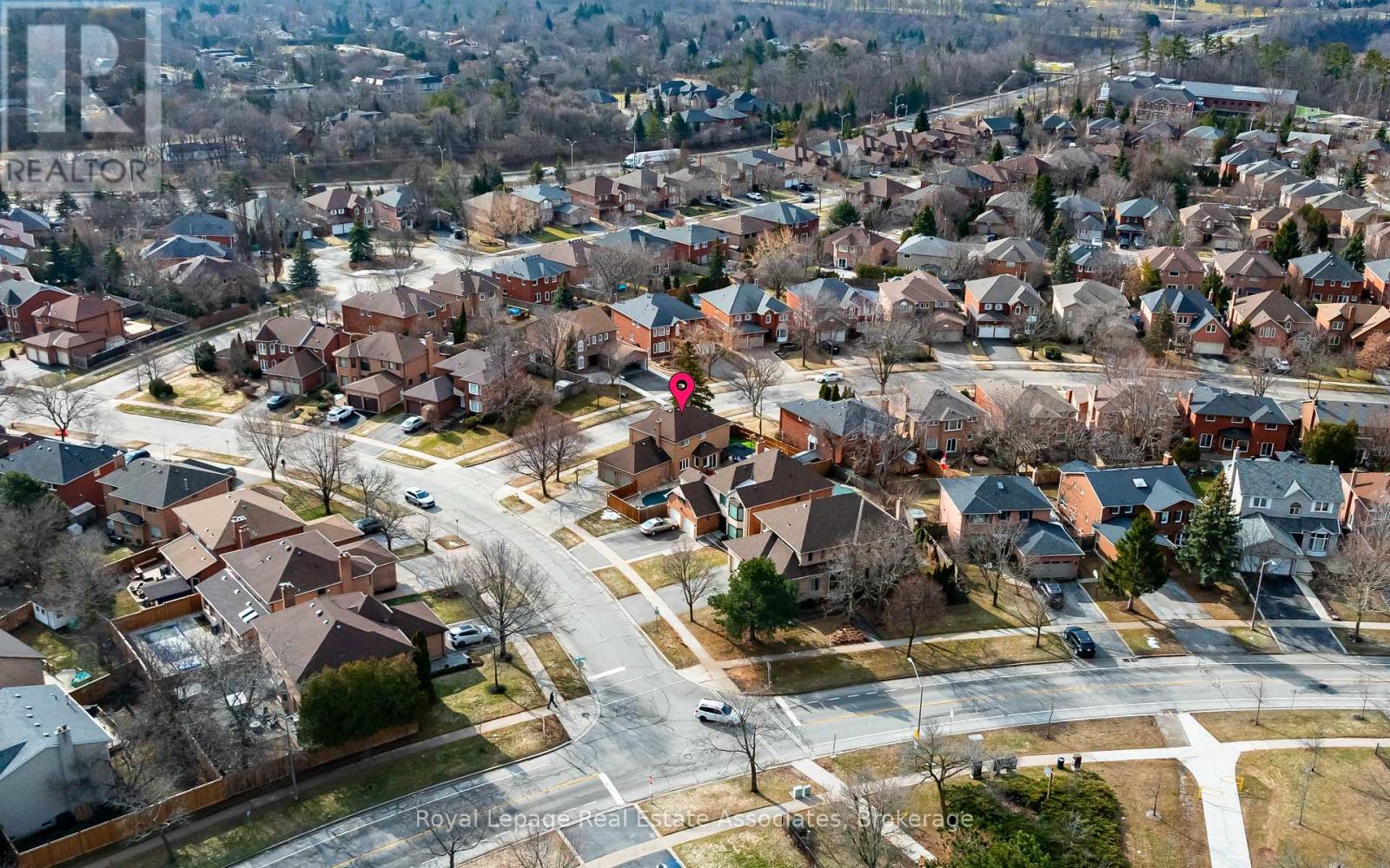 133 Mayla Drive, Oakville, Ontario  L6H 3S6 - Photo 6 - W12873202