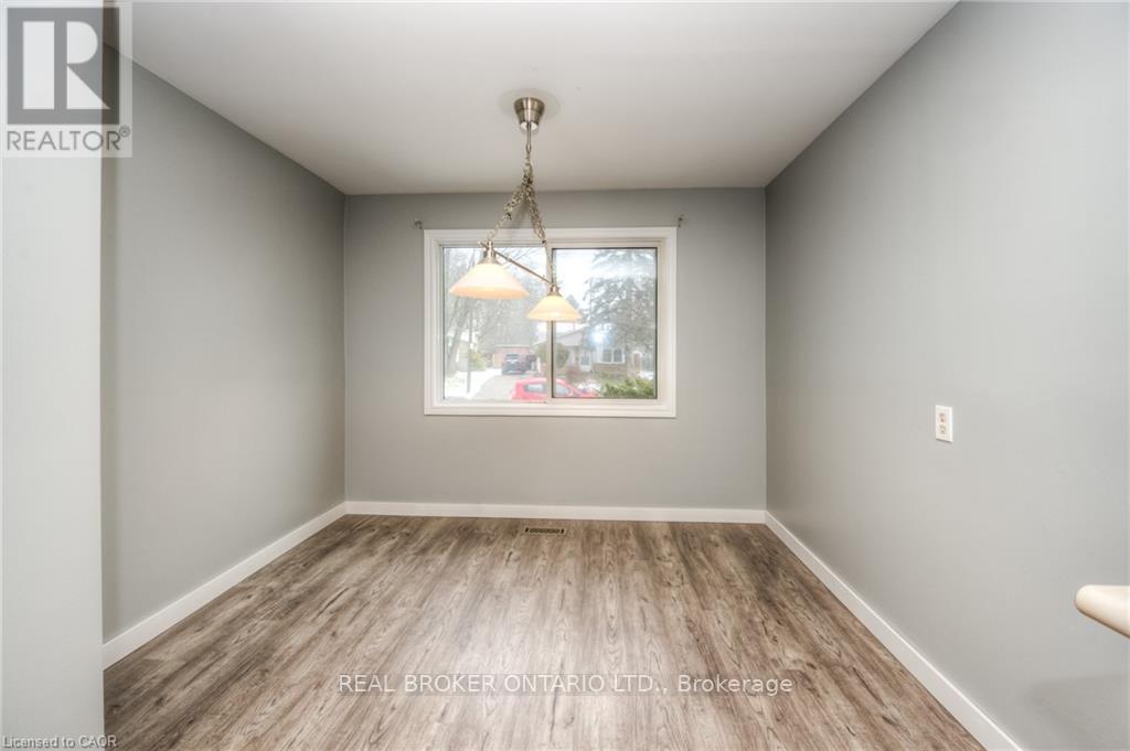 74 Helene Crescent, Waterloo, Ontario  N2L 5E5 - Photo 10 - X12873146