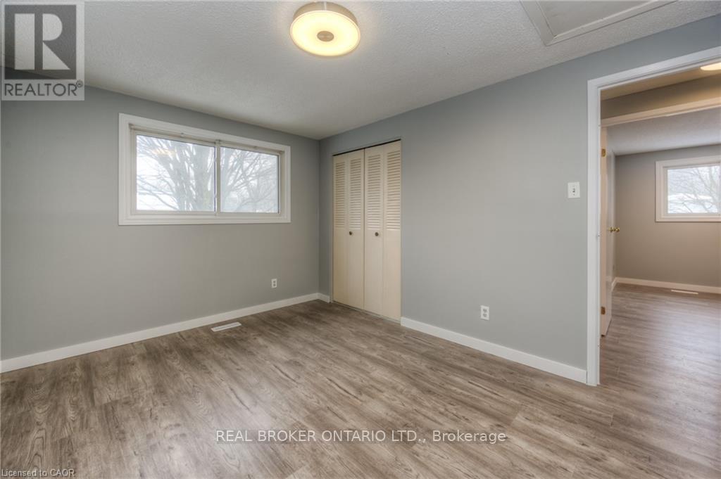 74 Helene Crescent, Waterloo, Ontario  N2L 5E5 - Photo 11 - X12873146