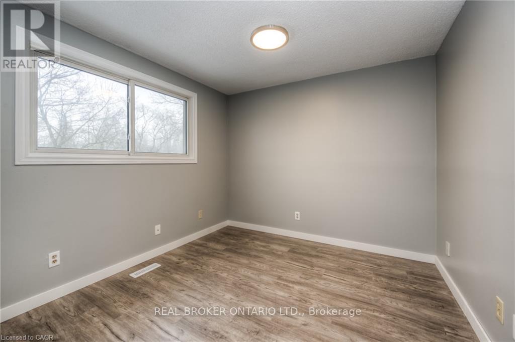 74 Helene Crescent, Waterloo, Ontario  N2L 5E5 - Photo 12 - X12873146