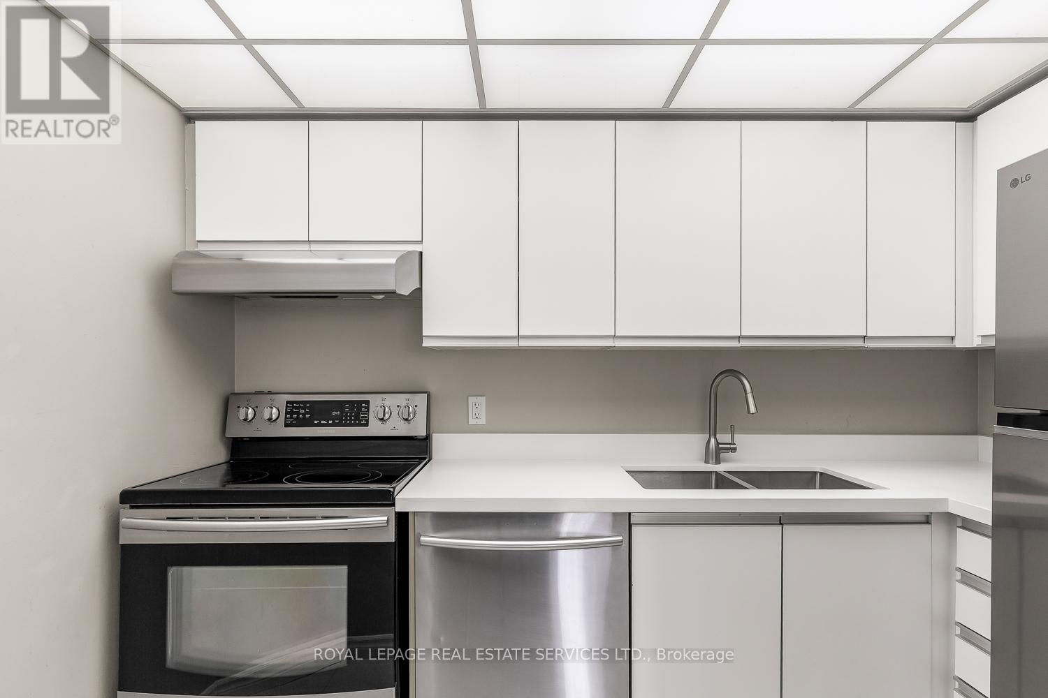 403 - 40 Scollard Street, Toronto, Ontario  M5R 3S1 - Photo 15 - C12872710