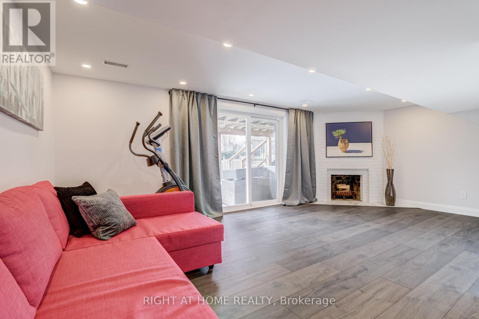 1320 Monmouth Drive, Burlington, Ontario  L7P 3J6 - Photo 39 - W12872074