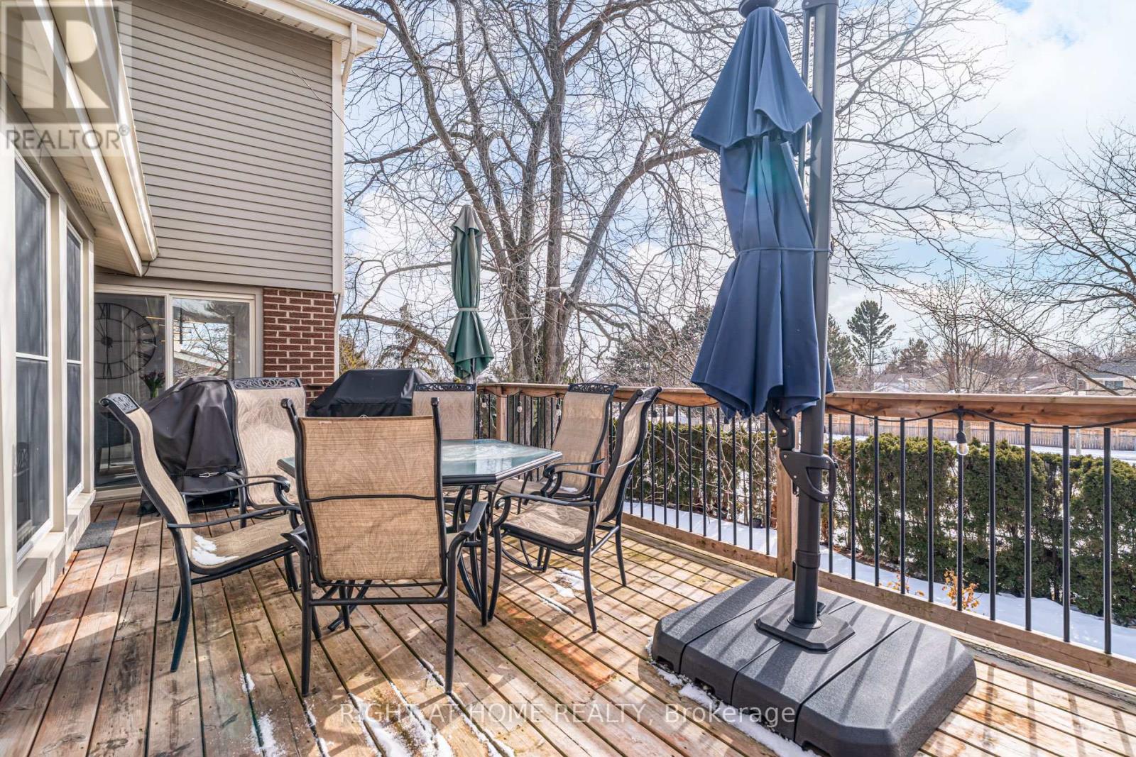 1320 Monmouth Drive, Burlington, Ontario  L7P 3J6 - Photo 43 - W12872074