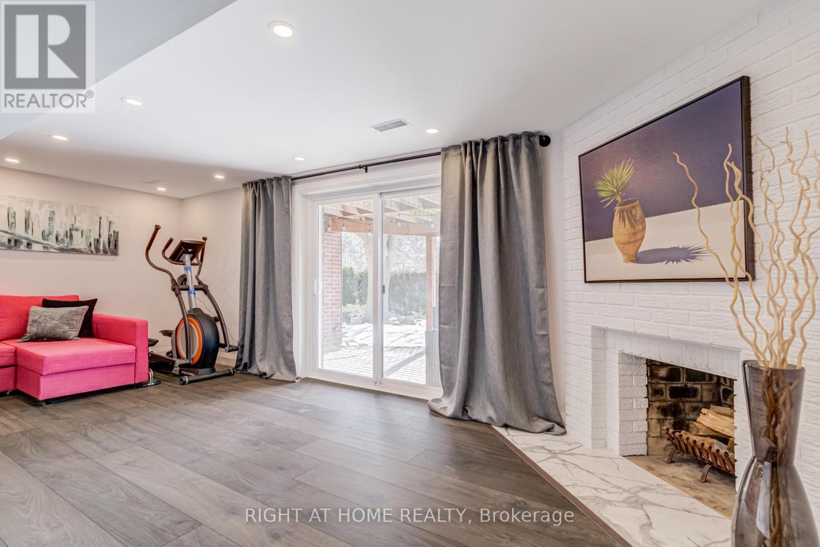 1320 Monmouth Drive, Burlington, Ontario  L7P 3J6 - Photo 40 - W12872074