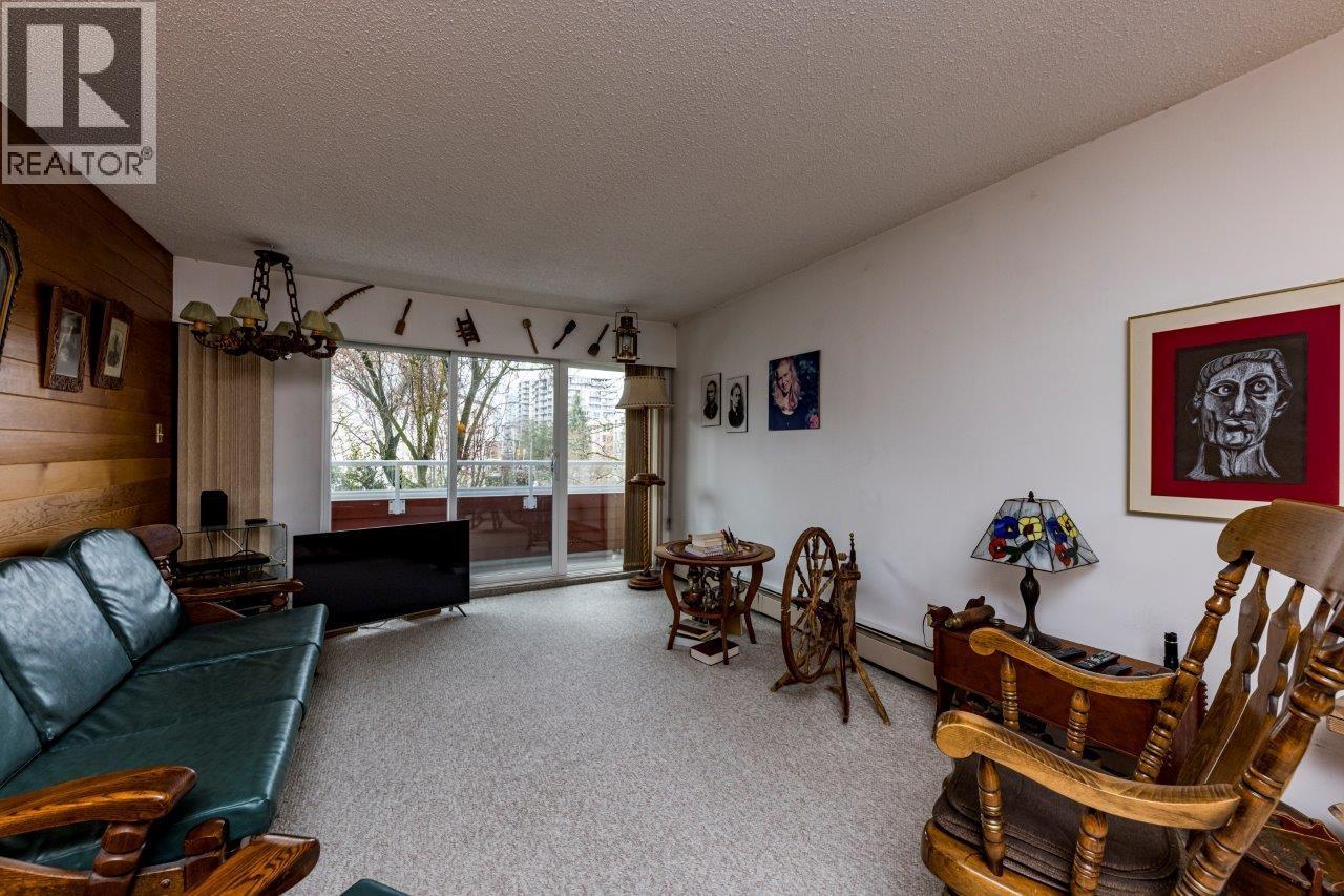 302 250 W 1ST STREET, north vancouver, British Columbia