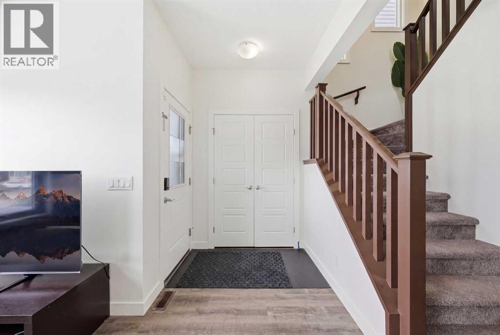 15 Corner Meadows Common Ne, Calgary, Alberta  T3N 1J5 - Photo 4 - A2291235