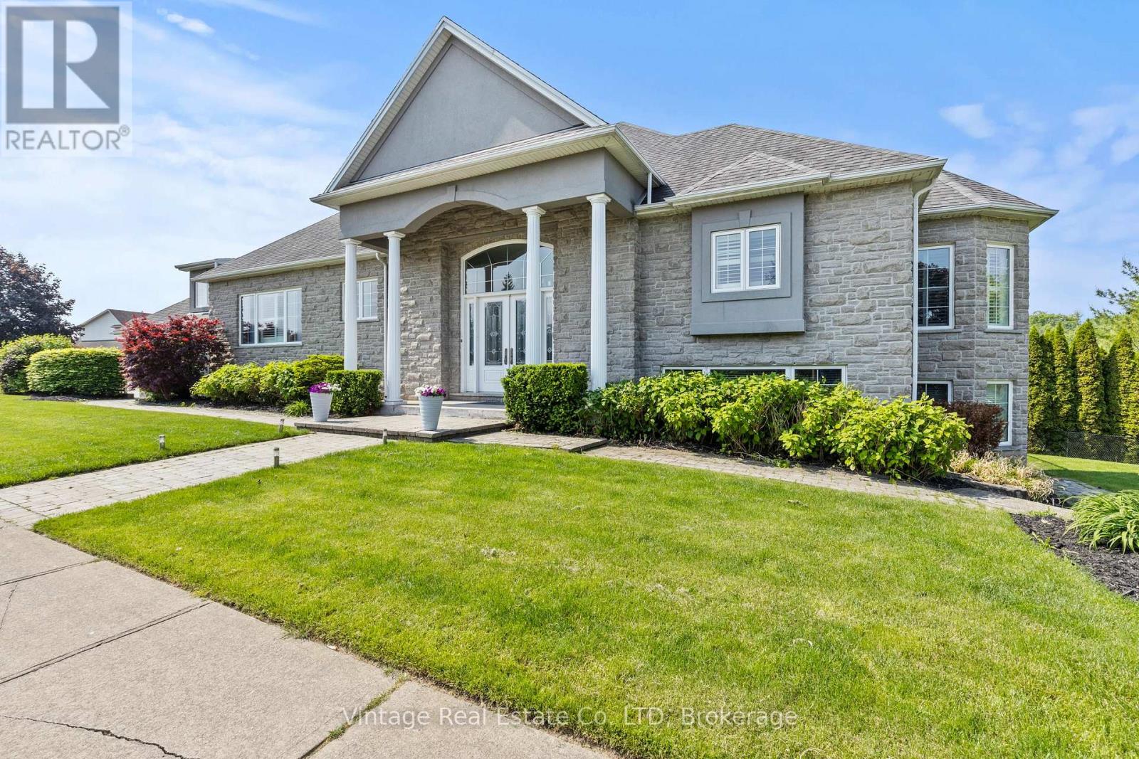 3689 Cardinal Drive, Niagara Falls, Ontario  L2H 2Y1 - Photo 2 - X12873306