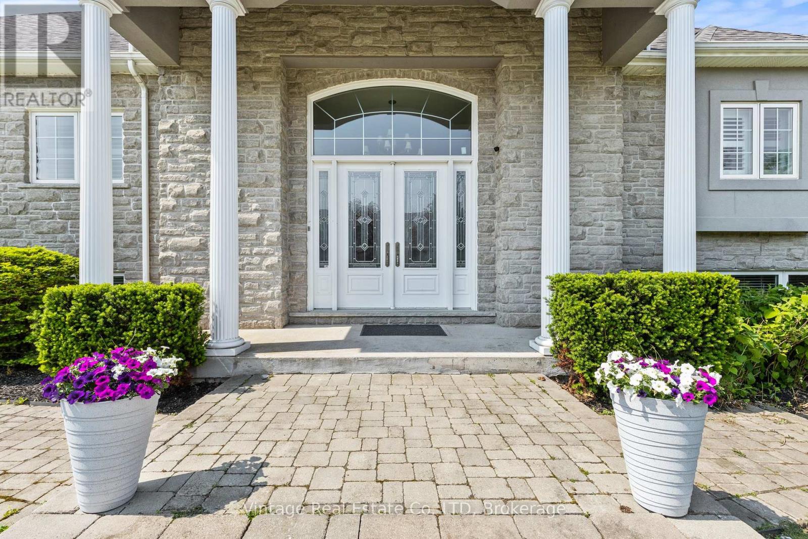 3689 Cardinal Drive, Niagara Falls, Ontario  L2H 2Y1 - Photo 3 - X12873306