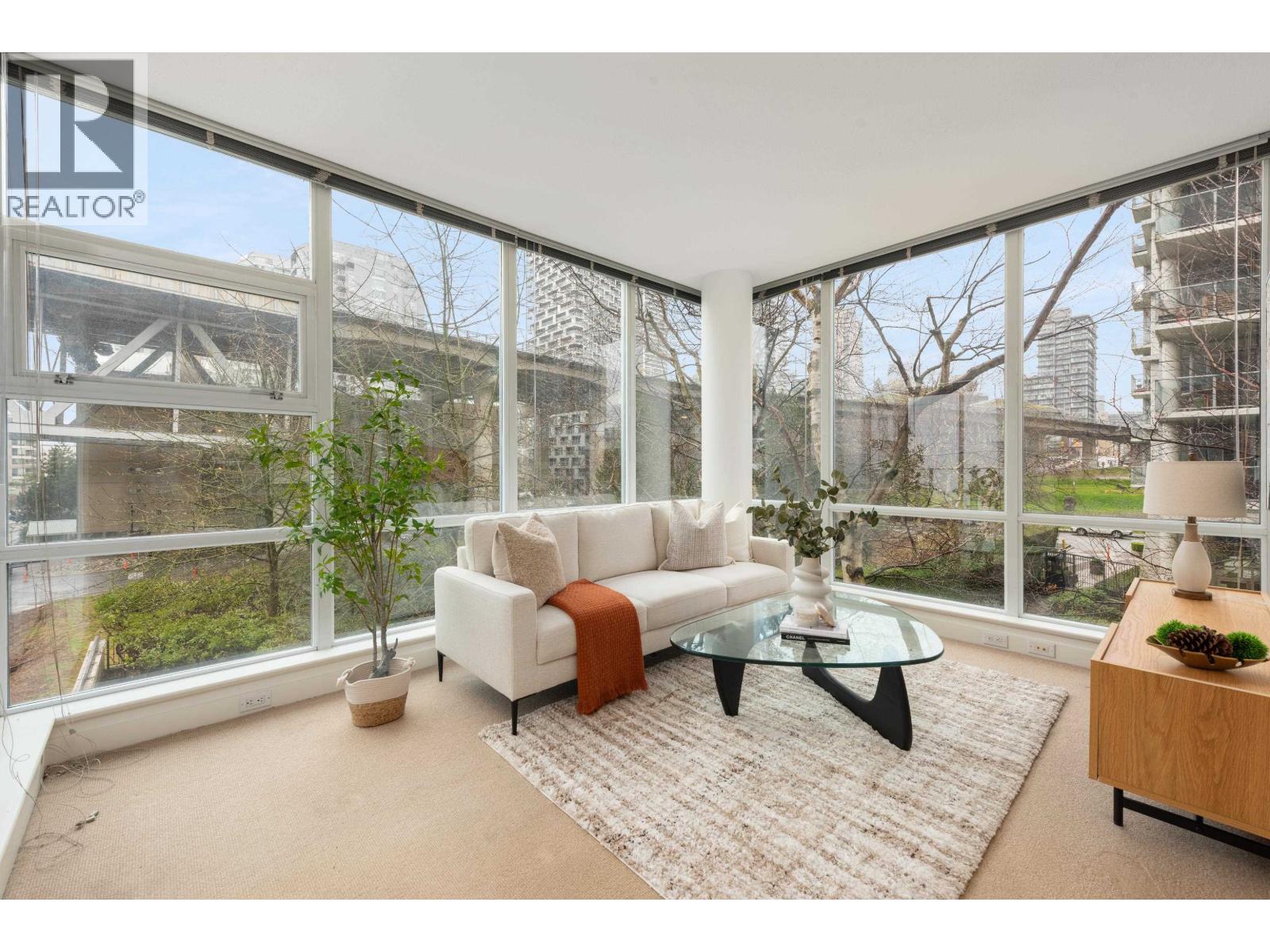 605 633 KINGHORNE MEWS, Vancouver, British Columbia