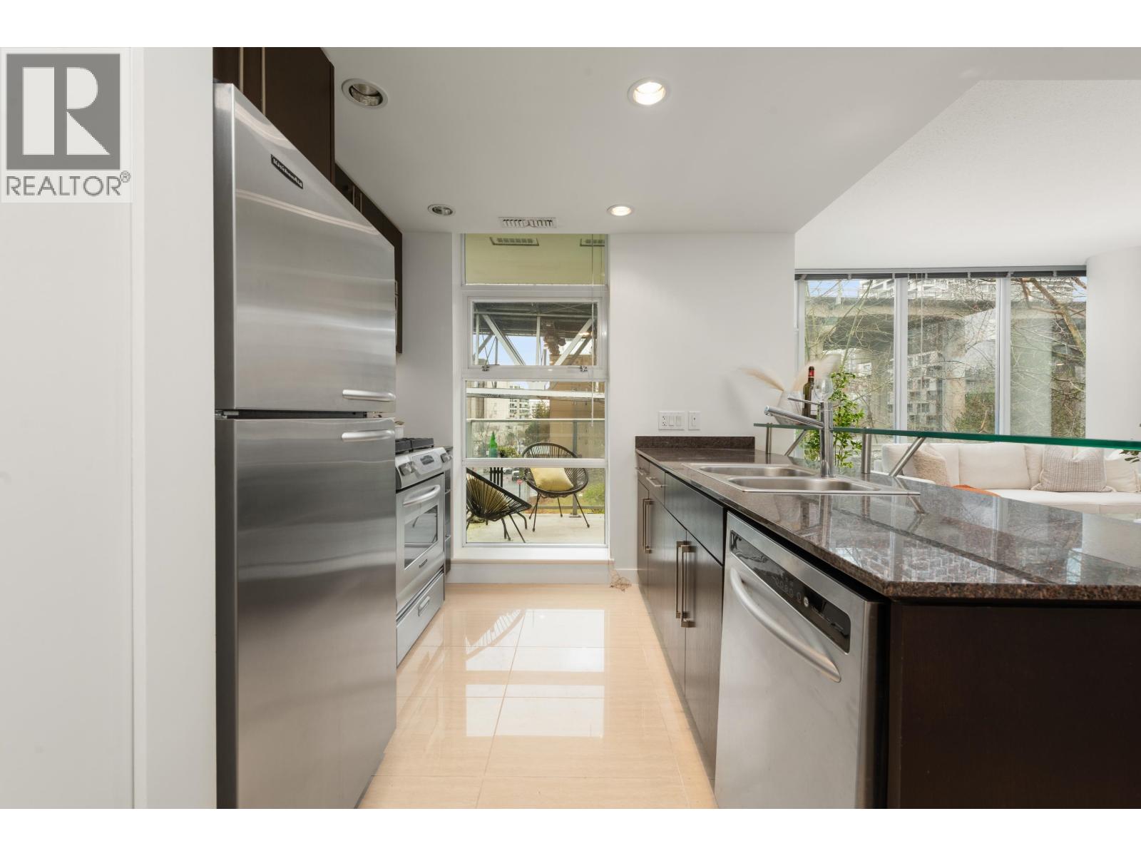 605 633 Kinghorne Mews, Vancouver, British Columbia  V6Z 3H3 - Photo 10 - R3098896