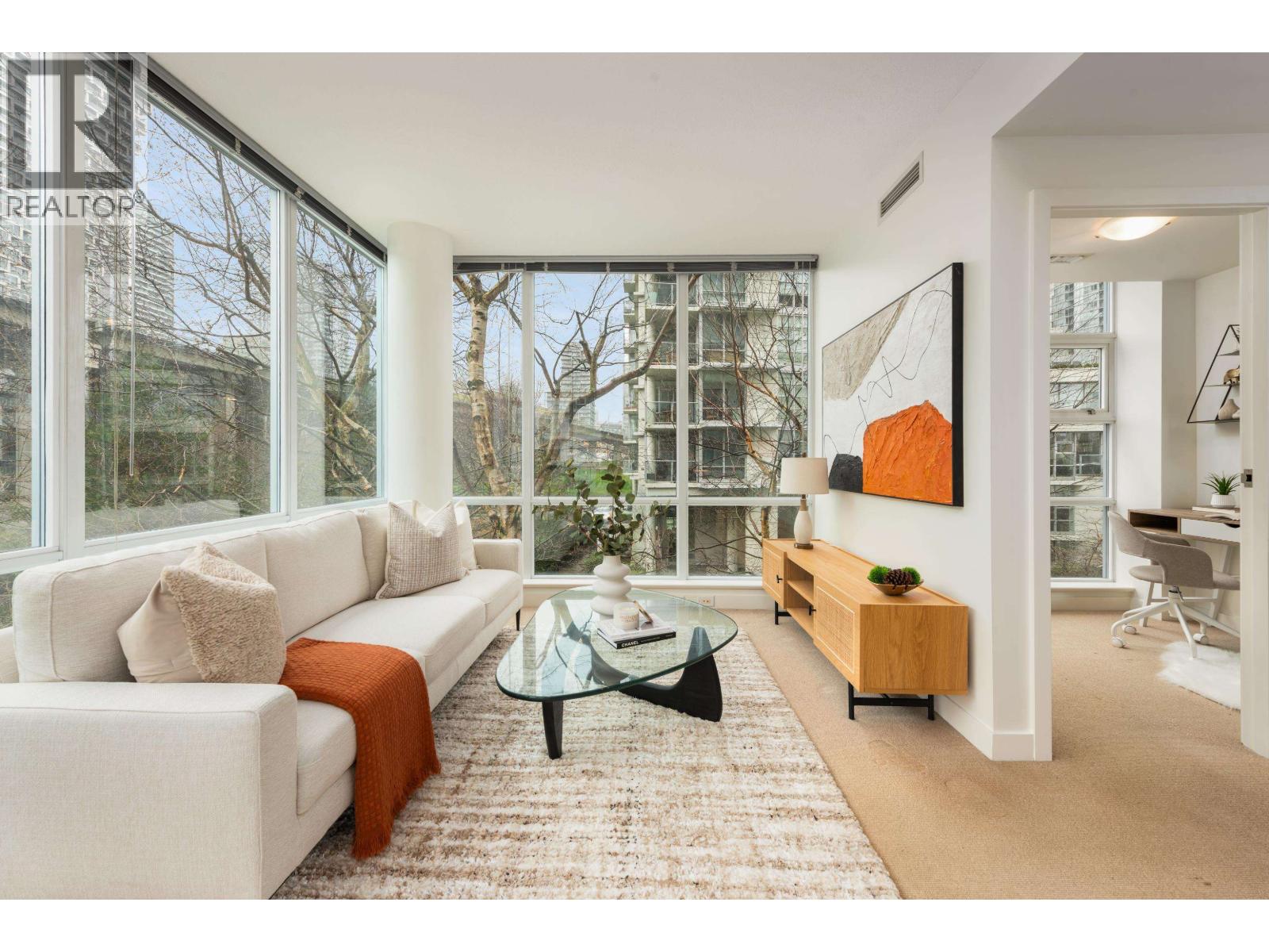 605 633 Kinghorne Mews, Vancouver, British Columbia  V6Z 3H3 - Photo 2 - R3098896