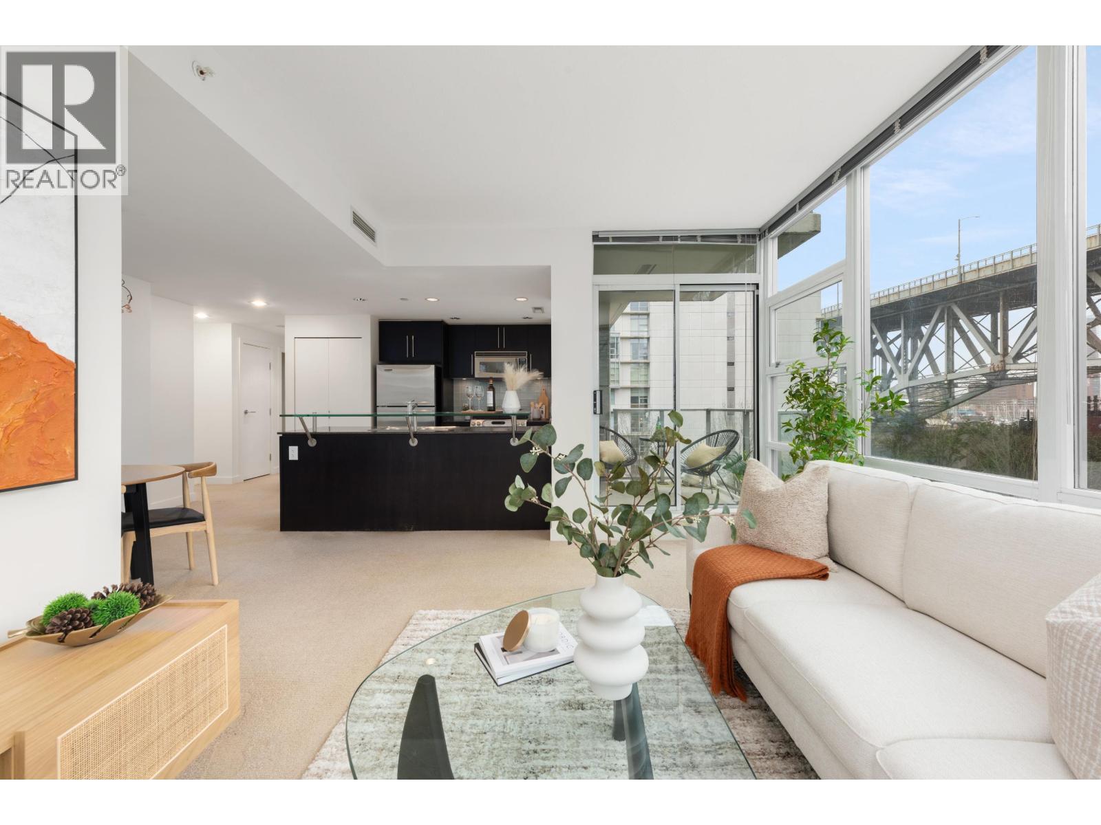 605 633 Kinghorne Mews, Vancouver, British Columbia  V6Z 3H3 - Photo 8 - R3098896