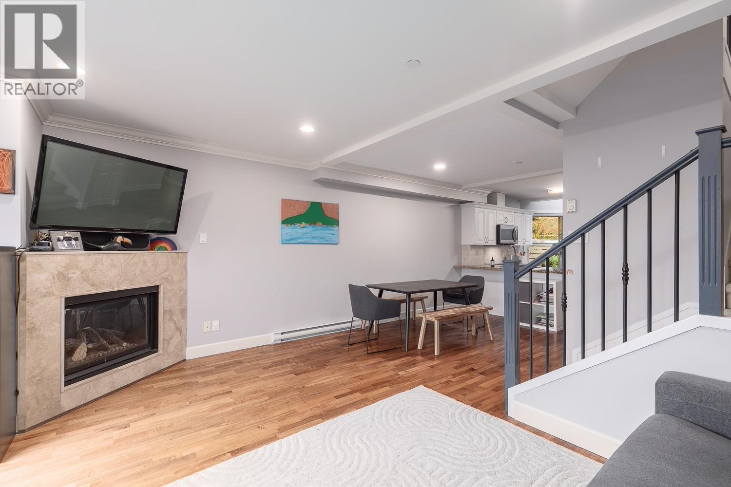 5 215 E 4th Street, North Vancouver, British Columbia  V7L 1J1 - Photo 3 - R3098905