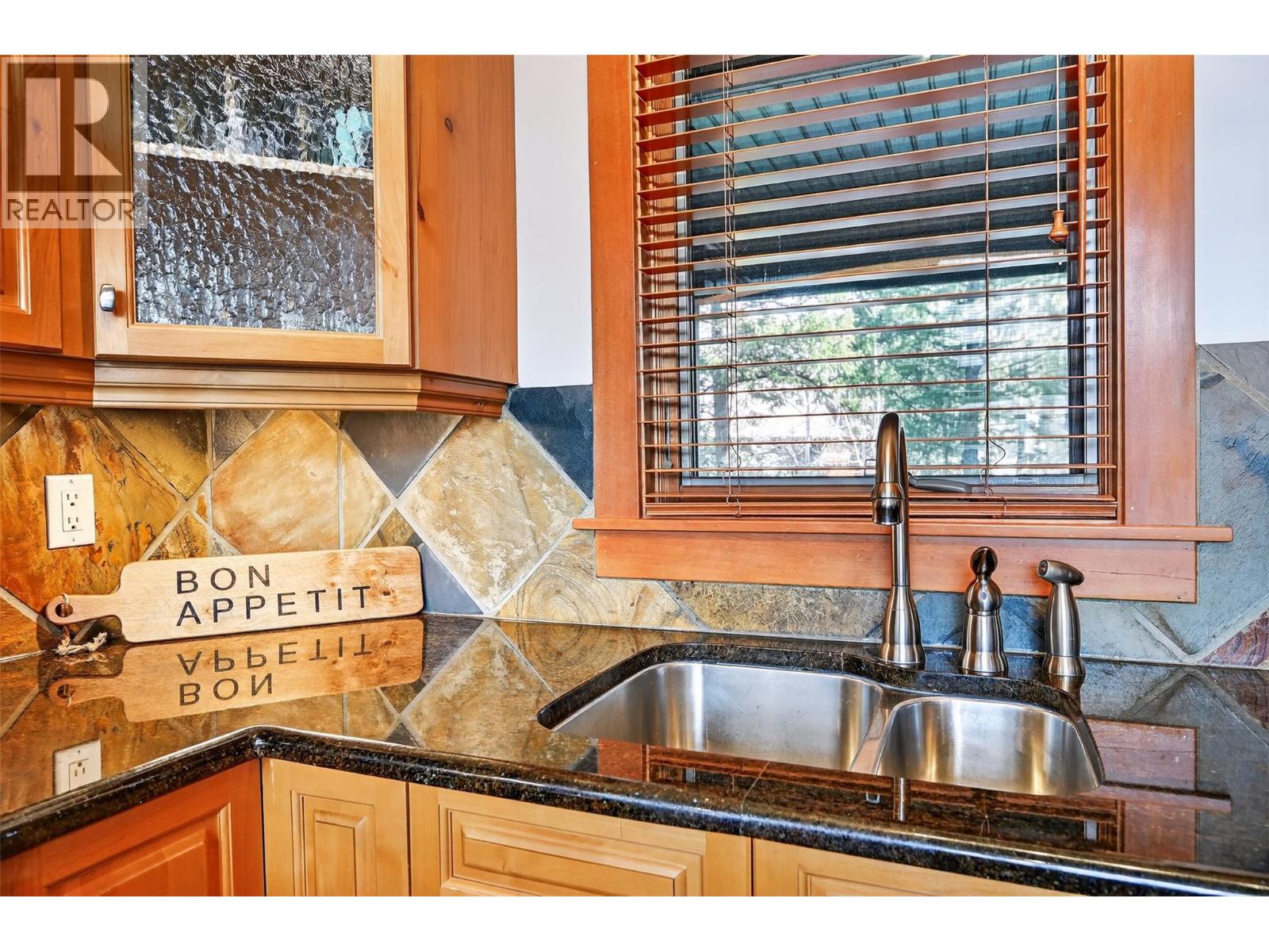 880 Lakeview Drive Unit# 211, Invermere, British Columbia  V0A 1K3 - Photo 9 - 10379008