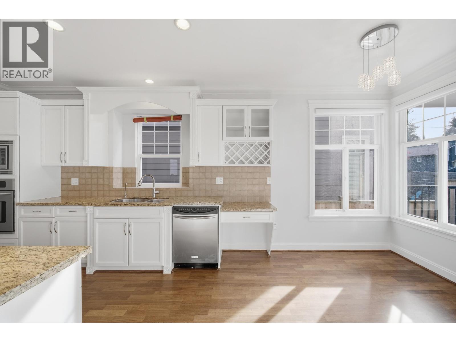 2411 George Street, North Vancouver, British Columbia  V7P 2N4 - Photo 16 - R3098943