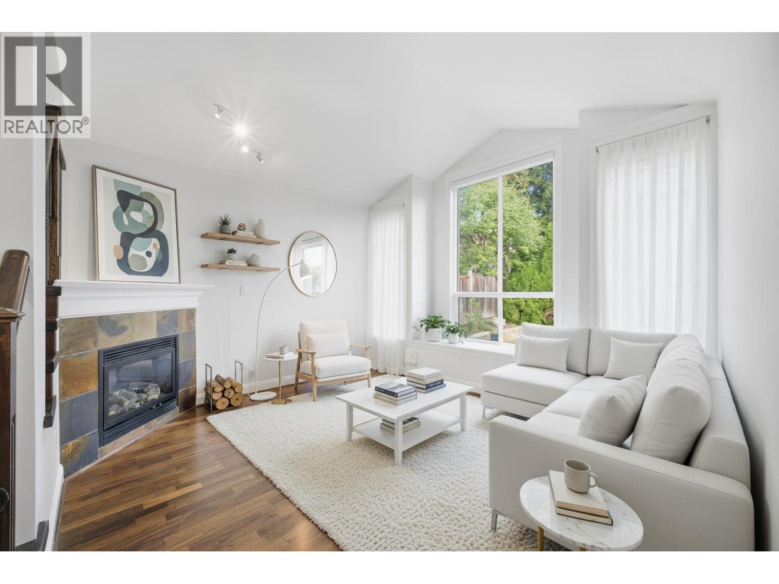 2411 George Street, North Vancouver, British Columbia  V7P 2N4 - Photo 3 - R3098943