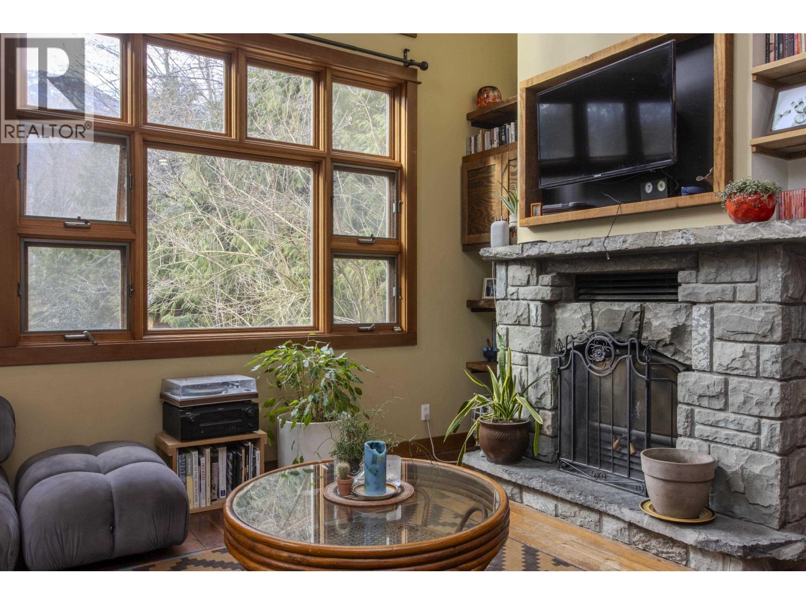 41645 Government Road, Squamish, British Columbia  V0N 1H0 - Photo 5 - R3098829