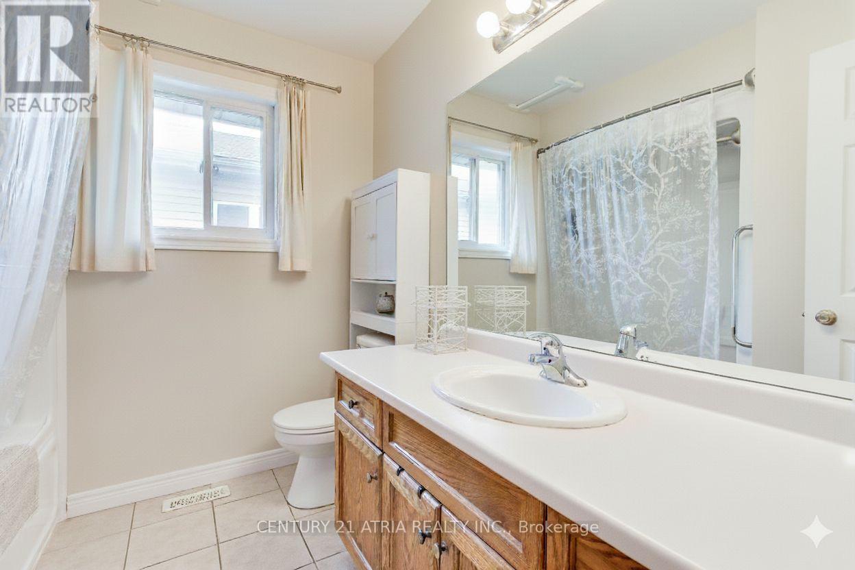 Upper - 194 Livingstone Street E, Barrie (Little Lake), Ontario  L4M 6M4 - Photo 10 - S12873318