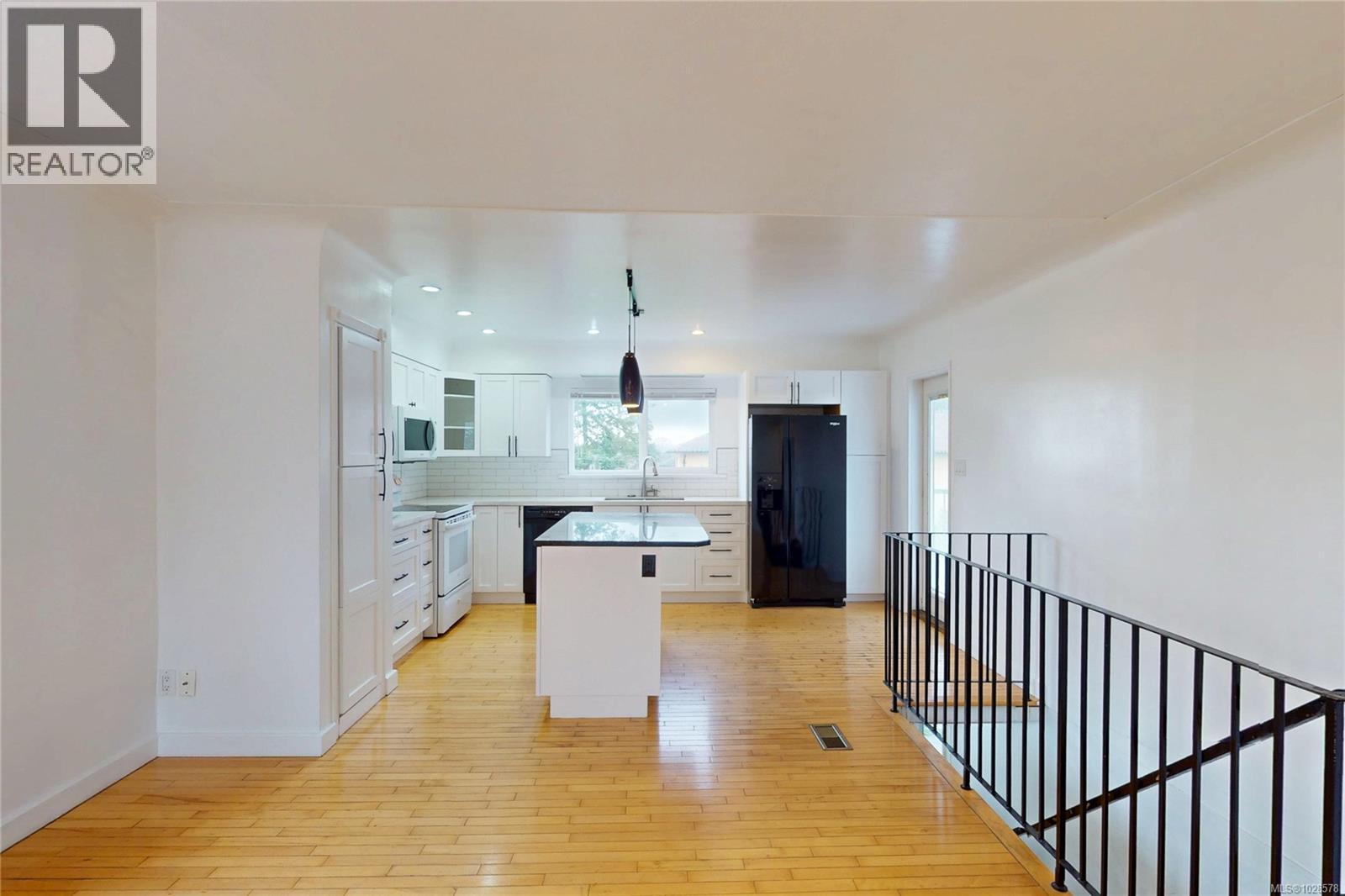 3876 Carey Rd, Saanich, British Columbia  V8Z 4C8 - Photo 17 - 1028578