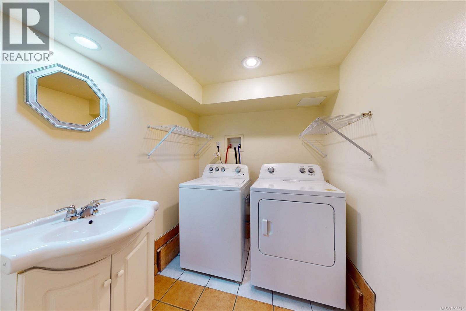 3876 Carey Rd, Saanich, British Columbia  V8Z 4C8 - Photo 38 - 1028578