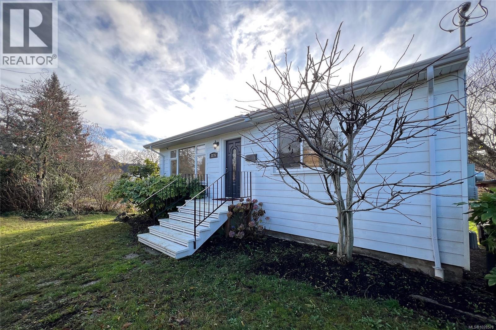 3876 Carey Rd, Saanich, British Columbia  V8Z 4C8 - Photo 5 - 1028578