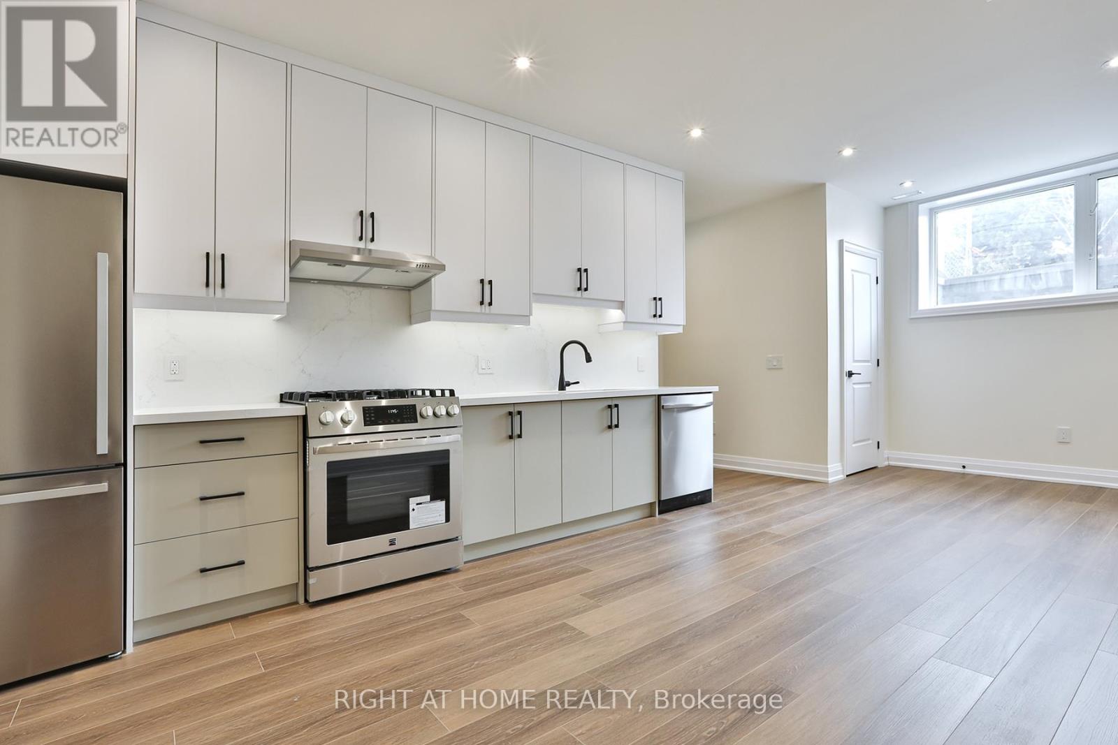 2 - 39 Fifteenth Street, Toronto, Ontario  M8V 3J3 - Photo 2 - W12873270
