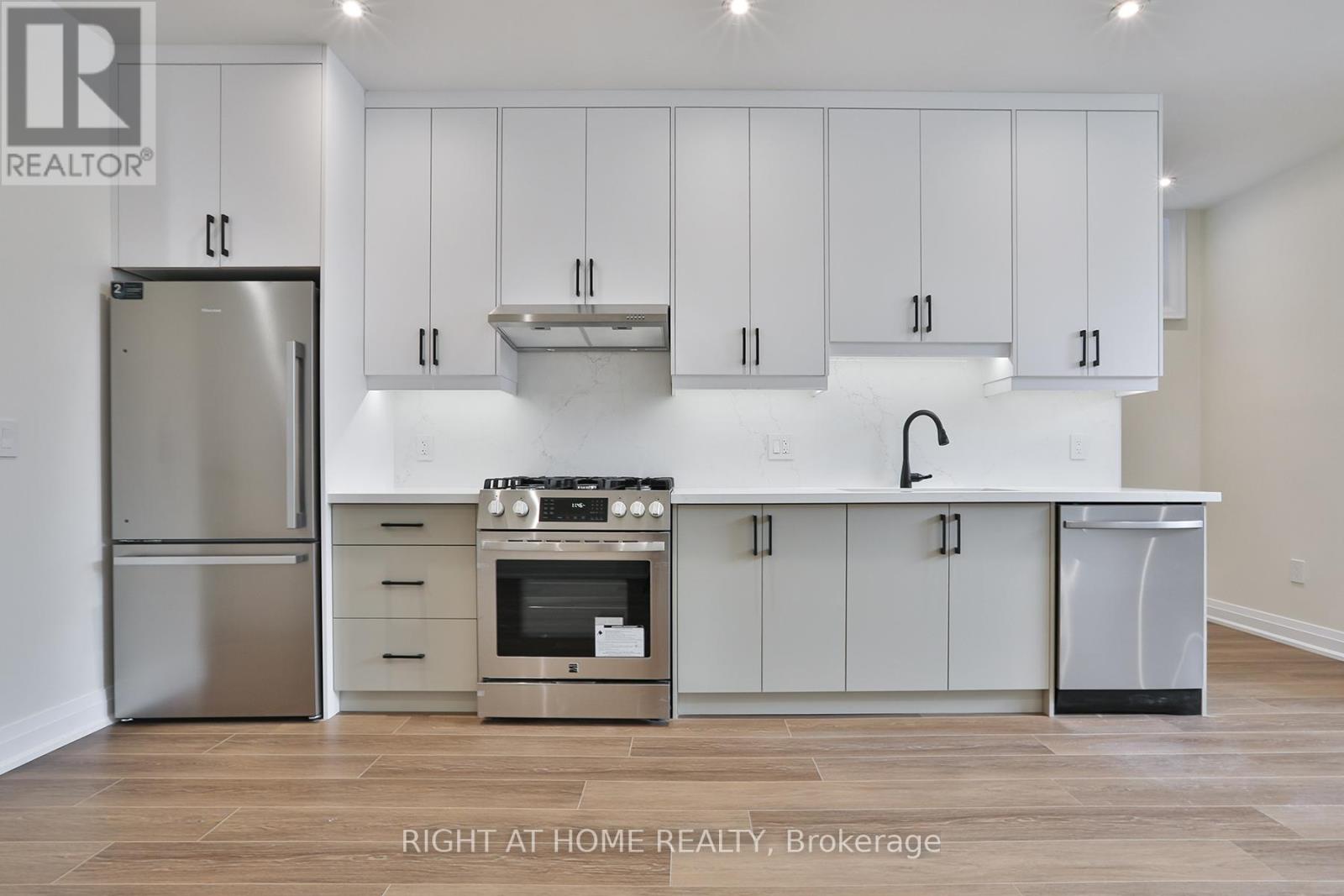 2 - 39 Fifteenth Street, Toronto, Ontario  M8V 3J3 - Photo 3 - W12873270