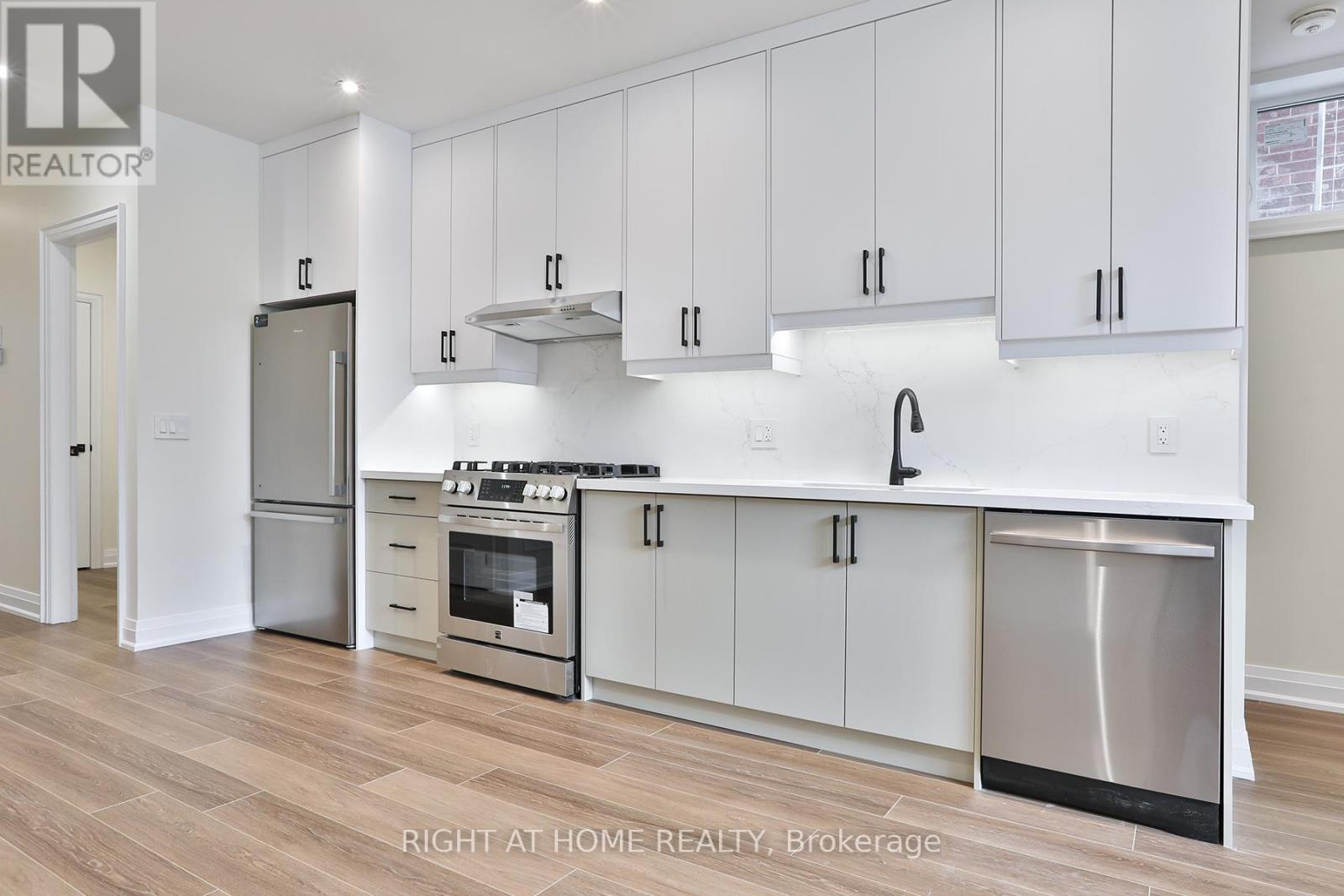 2 - 39 Fifteenth Street, Toronto, Ontario  M8V 3J3 - Photo 7 - W12873270