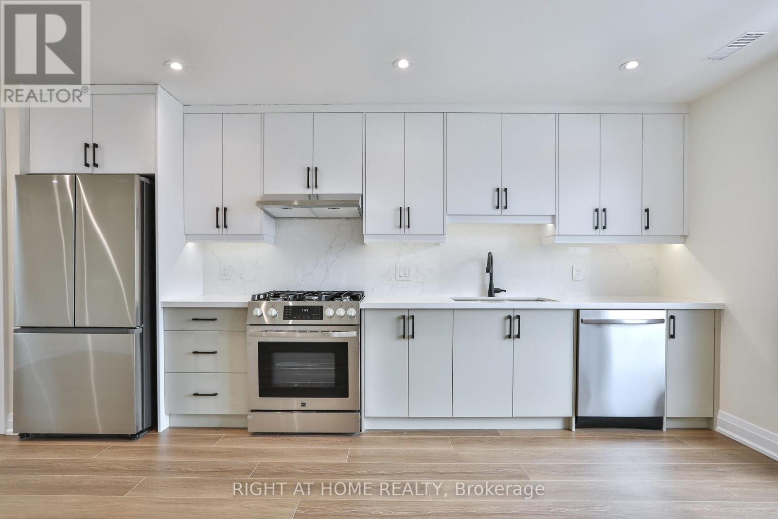 3 - 39 Fifteenth Street, Toronto, Ontario  M8V 3J3 - Photo 4 - W12873272