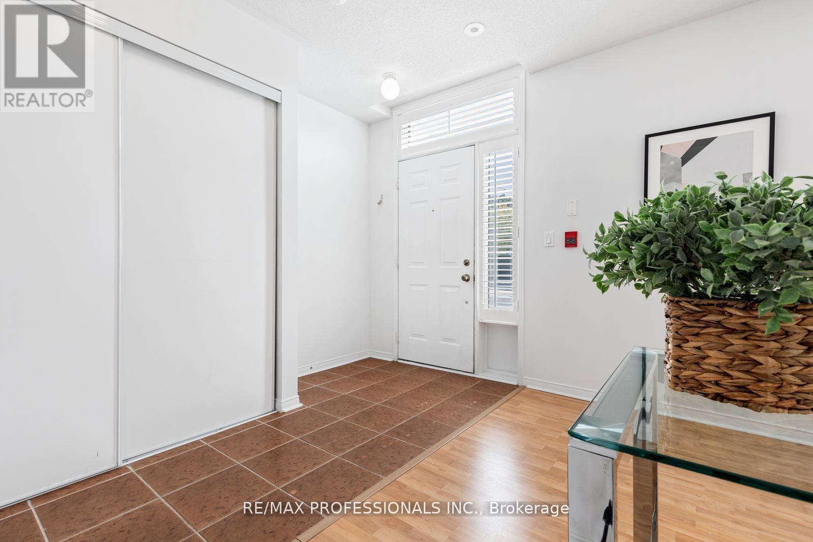 104 - 3400 LAKE SHORE BOULEVARD W, Toronto, Ontario