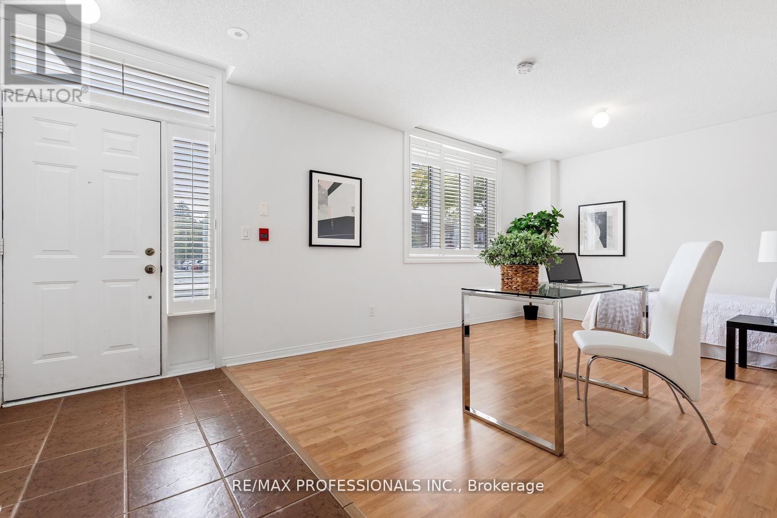 104 - 3400 Lake Shore Boulevard W, Toronto, Ontario  M8W 4Z9 - Photo 2 - W12873280