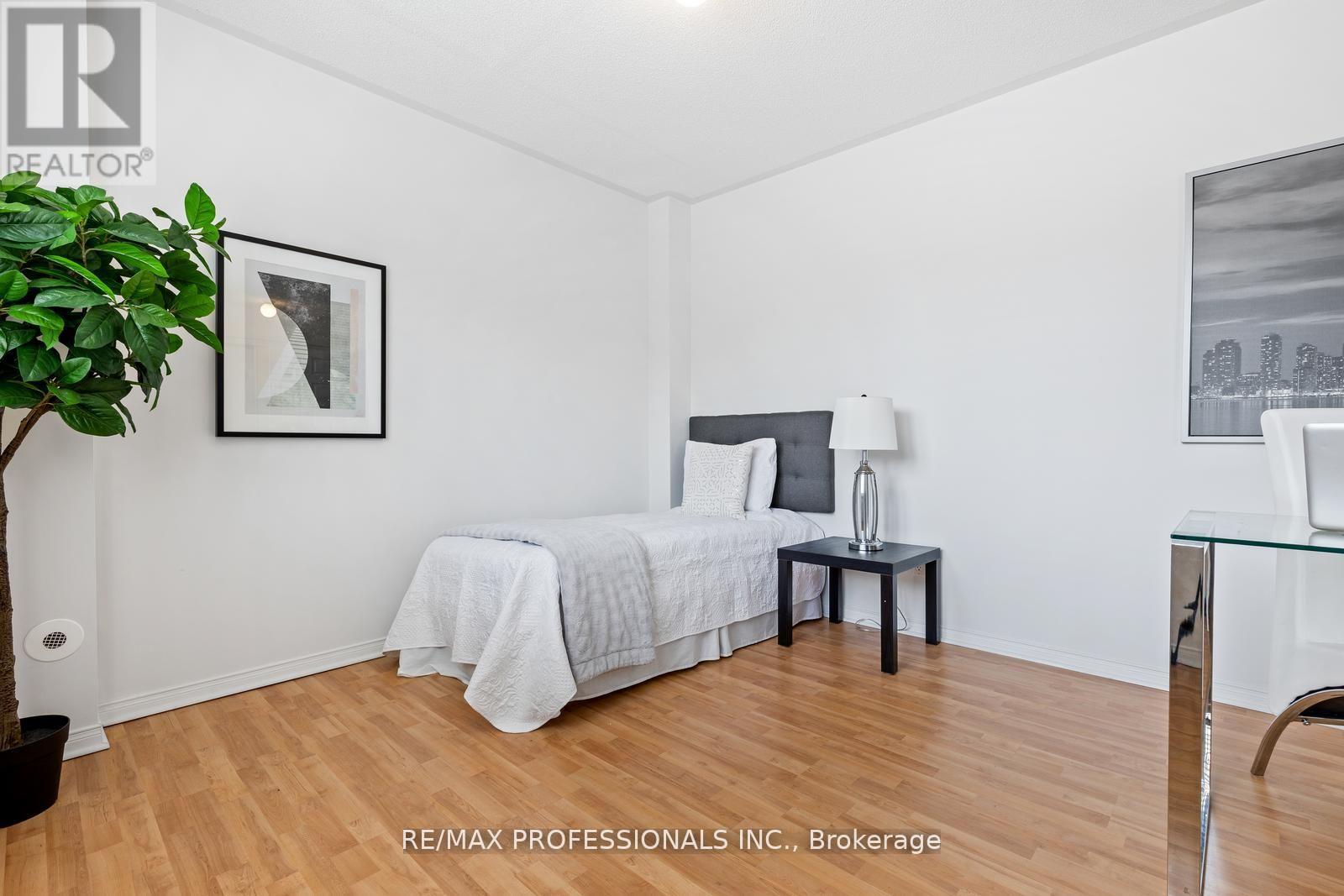 104 - 3400 Lake Shore Boulevard W, Toronto, Ontario  M8W 4Z9 - Photo 5 - W12873280