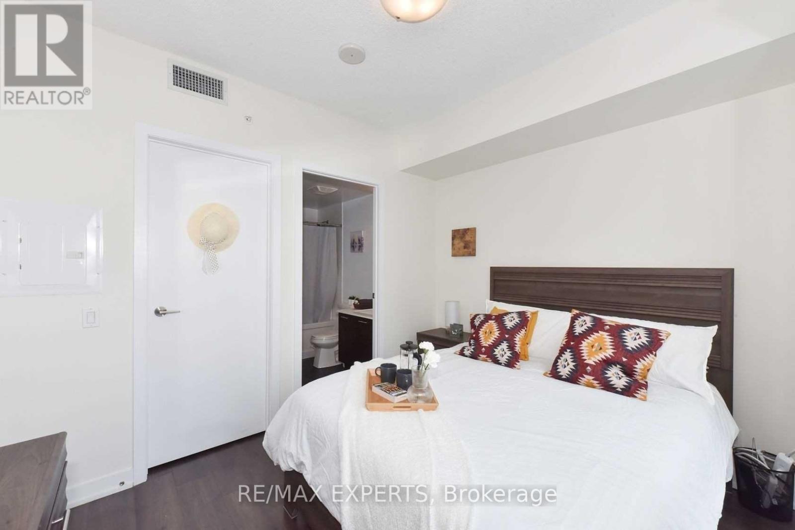 2504 - 2200 Lake Shore Lake Shore Boulevard W, Toronto, Ontario  M8V 1A4 - Photo 14 - W12873292