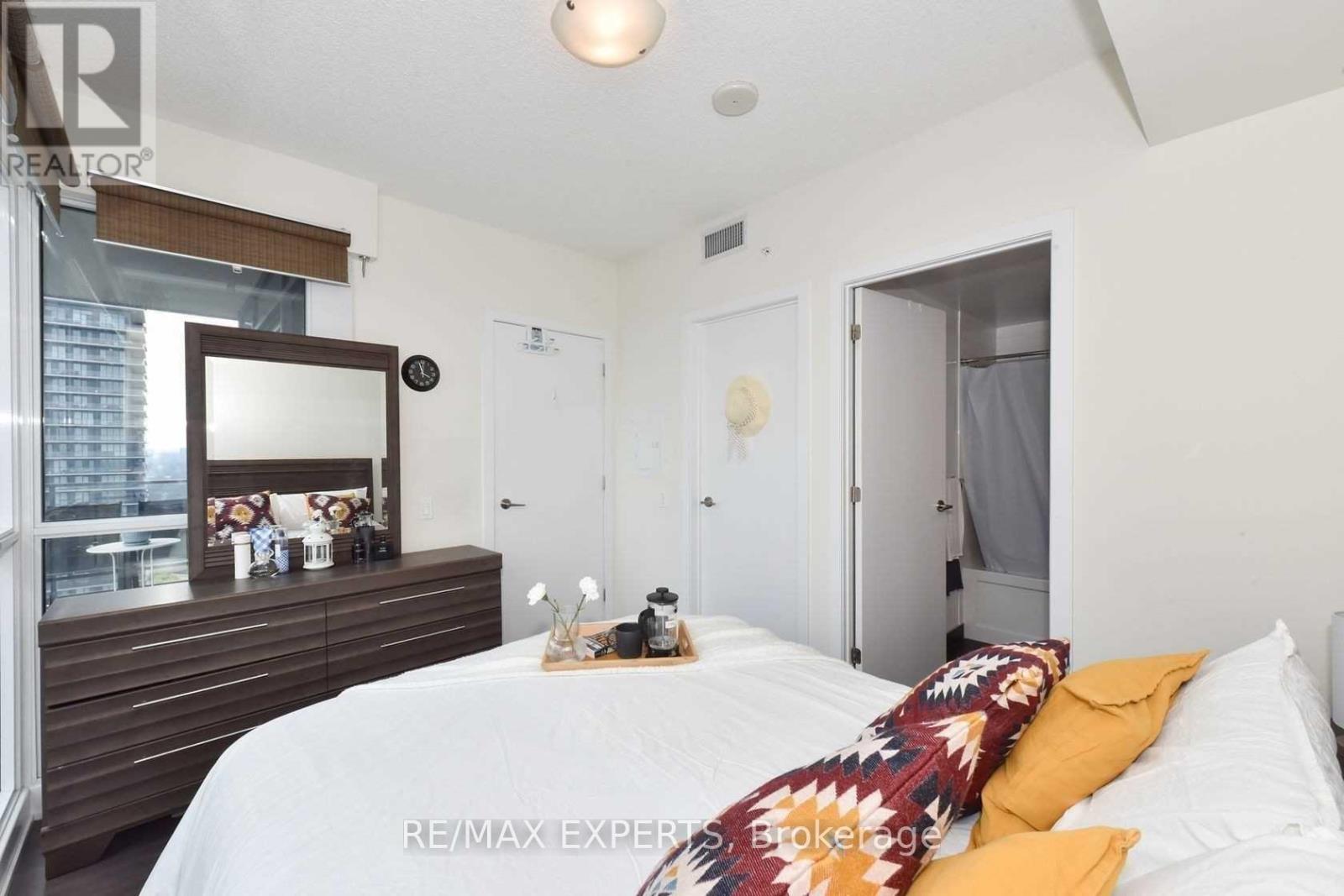 2504 - 2200 Lake Shore Lake Shore Boulevard W, Toronto, Ontario  M8V 1A4 - Photo 16 - W12873292