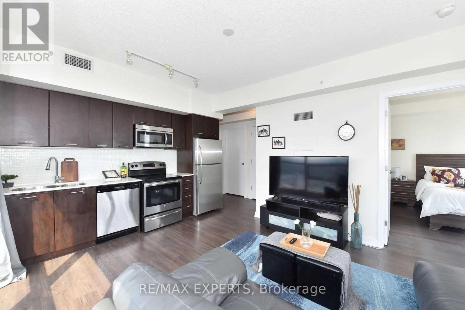 2504 - 2200 Lake Shore Lake Shore Boulevard W, Toronto, Ontario  M8V 1A4 - Photo 6 - W12873292