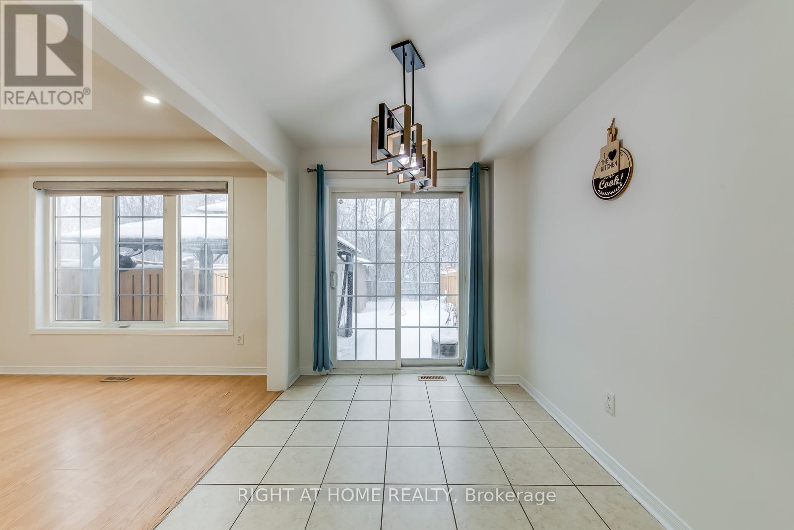 15 Eagle Trace Drive, Brampton, Ontario  L6R 0M3 - Photo 12 - W12873314