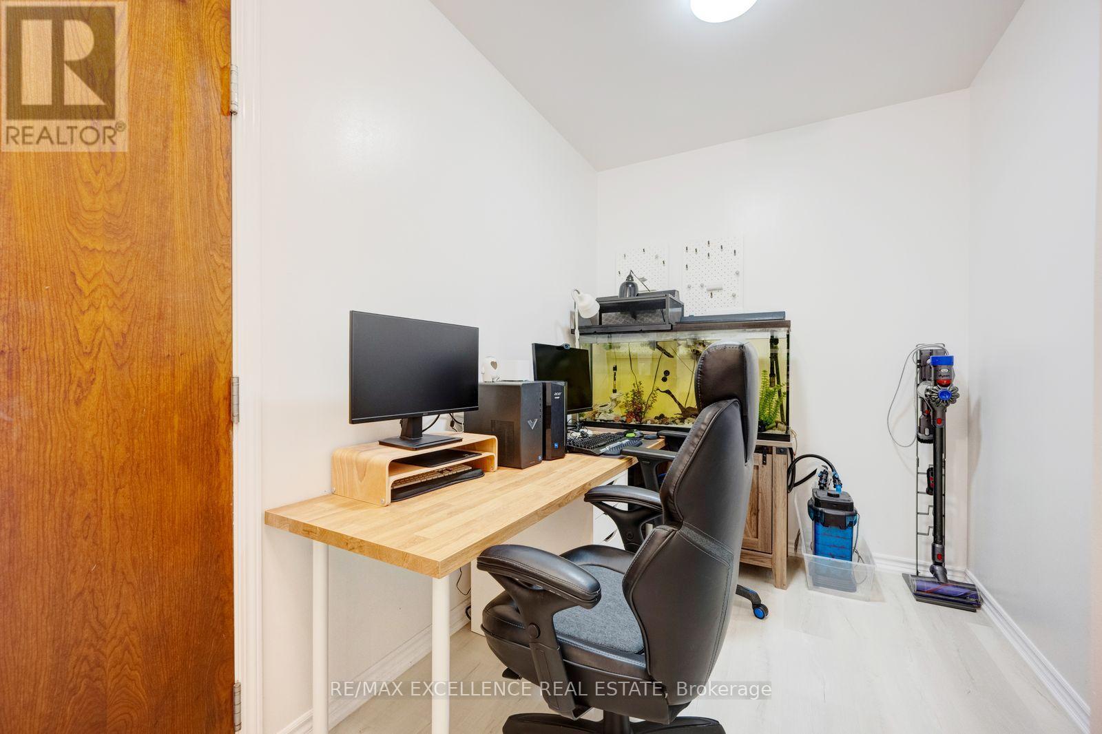 Gv202 - 320 City  Centre Drive, Mississauga, Ontario  L5B 4P8 - Photo 7 - W12873324