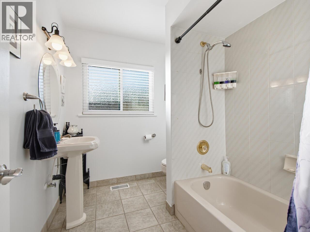 532 W 23 Street, North Vancouver, British Columbia  V7M 2B9 - Photo 13 - R3098903