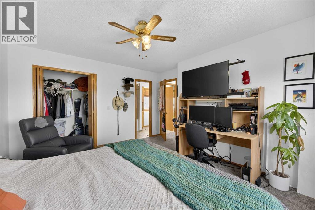 592 Meadowbrook Bay Se, Airdrie, Alberta  T4A 2A9 - Photo 16 - A2290512