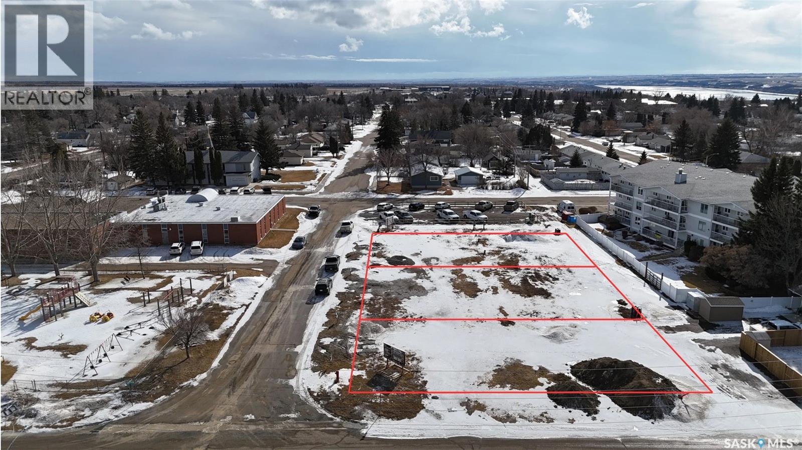 100-102 Thomson Street, Outlook, Saskatchewan  S0L 2N0 - Photo 3 - SK030222