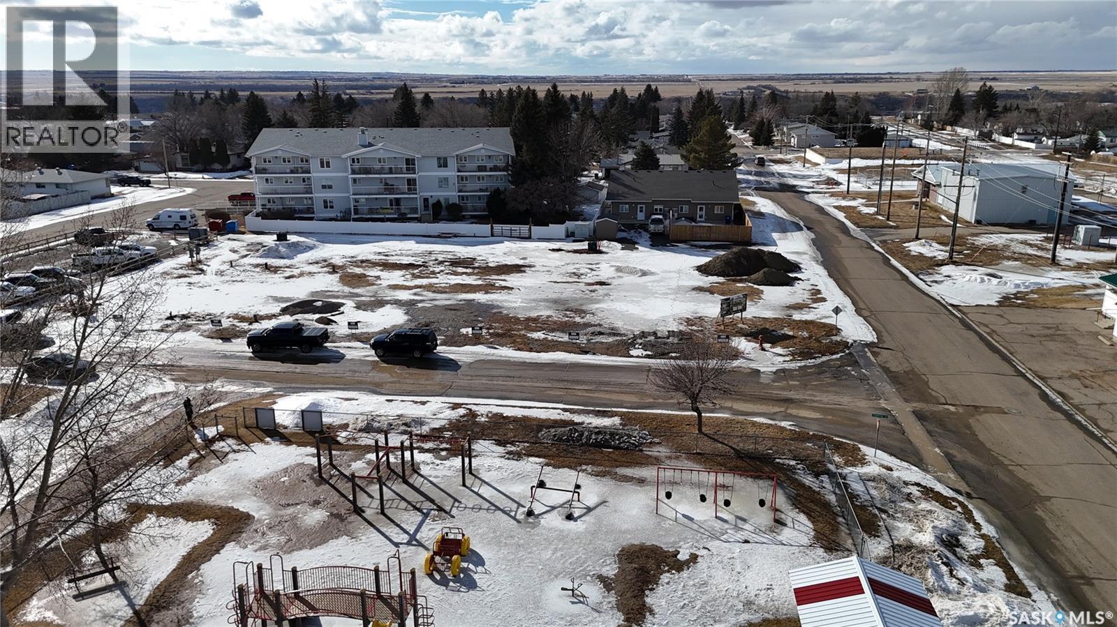 96-98 Thomson Street, Outlook, Saskatchewan  S0L 2N0 - Photo 8 - SK030216