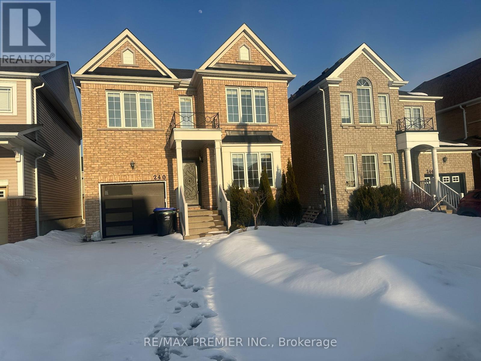 240 Armstrong Crescent, Bradford West Gwillimbury, Ontario  L3Z 2A4 - Photo 2 - N12872598